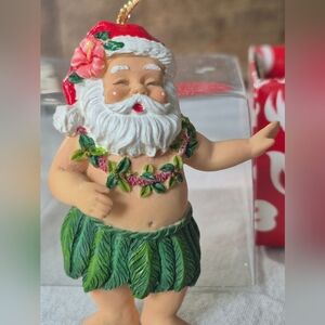 ChristmasHaritage Island Hawaiian Santa  with Pa'u Skirt Hisbicus Garland Flower